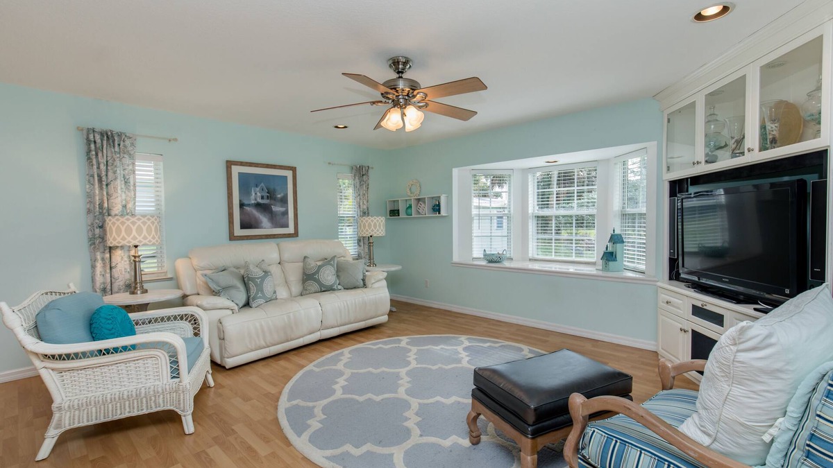 Sebastian Highlands House | 🍹🌞 Cottage Paradise! 2BR/2BA, Pets Welcome, TV, Wi-Fi