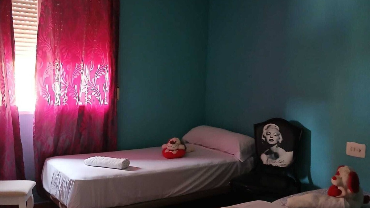 Moncofar Cottage | Cottage (pet friendly) nearby beaches and dog friendly beaches.