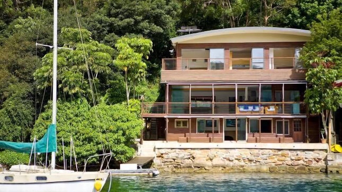Cottage Point House | Cottage Point - Paradise Found - Deep Waterfront (Sleeps 10 - 12)