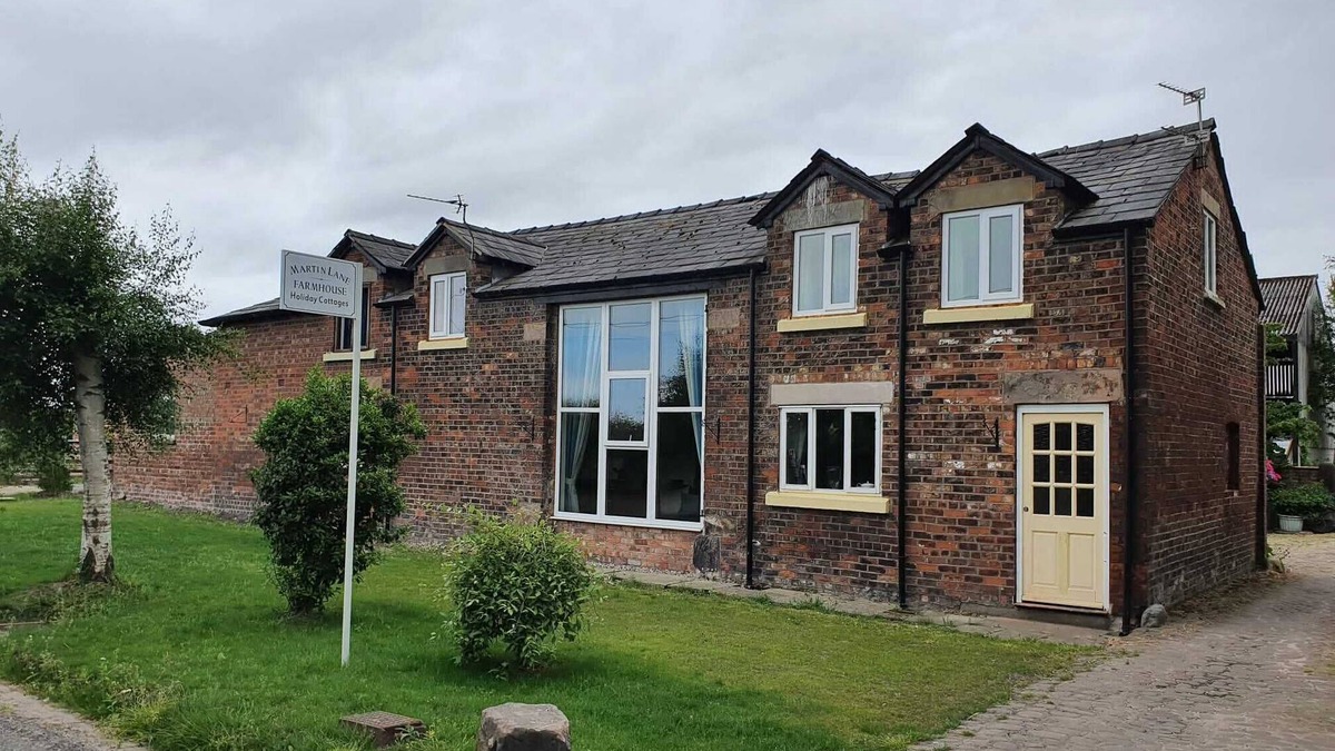 Ormskirk Cottage | Cottage-Private Bathroom-The Shippon