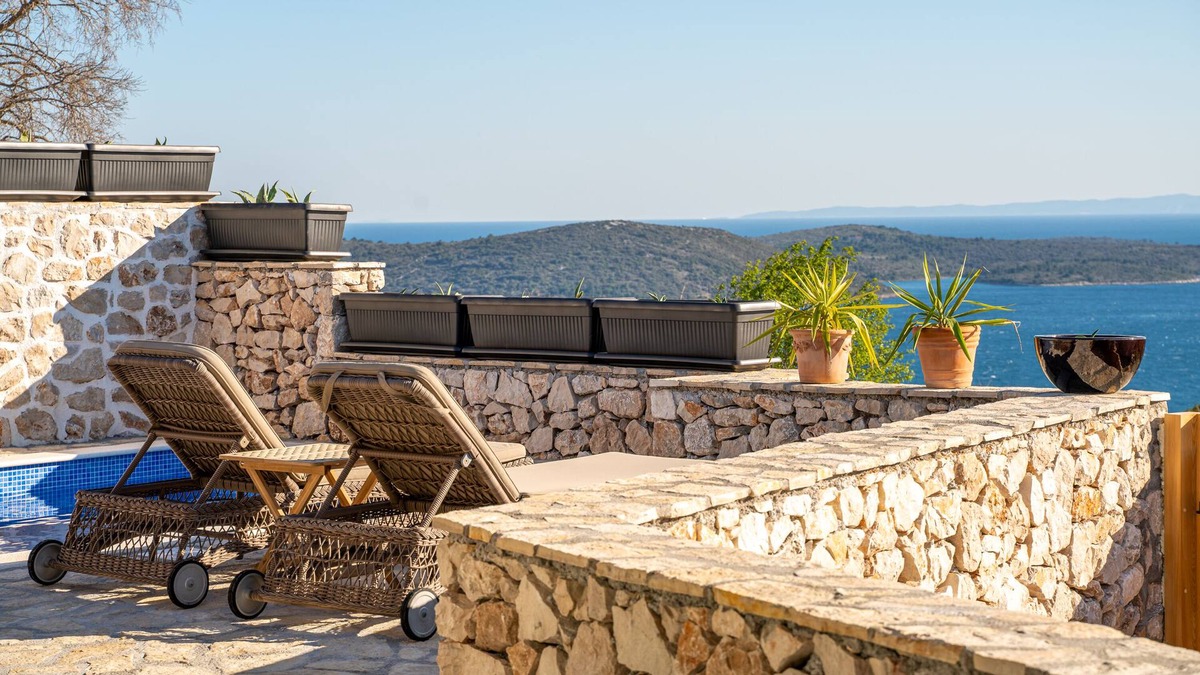 Vinisce Cottage | Cottage Romantica with Lovely Ocean View