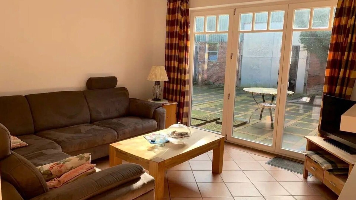 St. Peter-Ording Cottage | Cottage 'Seekiste' with Private Terrace, Shared Garden and Wi-Fi