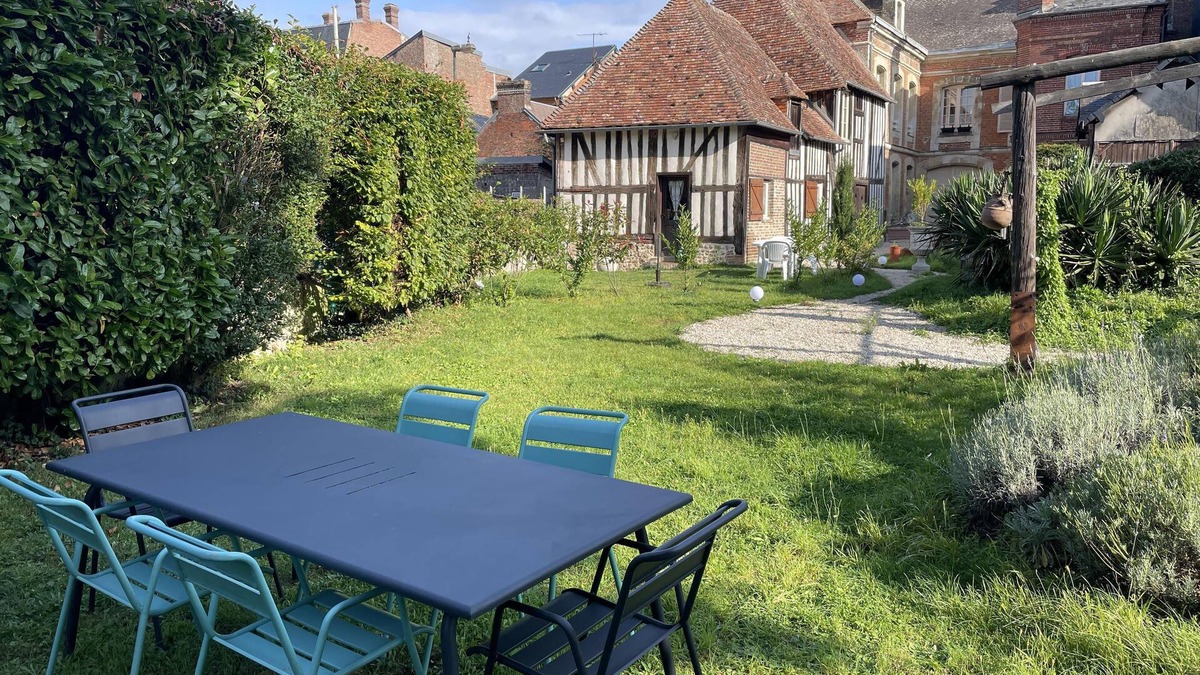 Livarot Cottage | Cottage sleeps 5 with garden in downtown Livarot