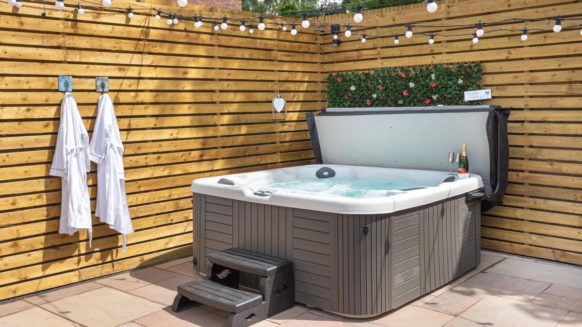 Hethersgill Cottage | Cottage - Sleeps 4, hot tub & pet friendly