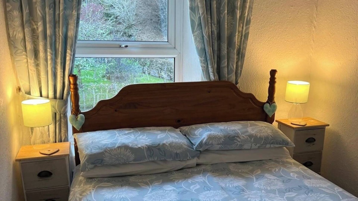 Thornthwaite House | Cottage - Sleeps 4 - Pets Ok - Garden - Parking