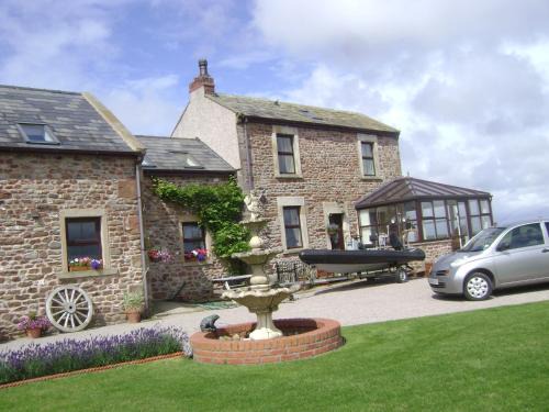 Knott End-on-Sea House | Cottage - Sleeps 5 - Hot Tub - Garden - Parking