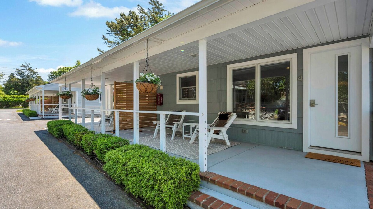 Hampton Bays House | Cottage Suite in Boutique Hotel, Heart of Hampton Bays, Waterfront.
