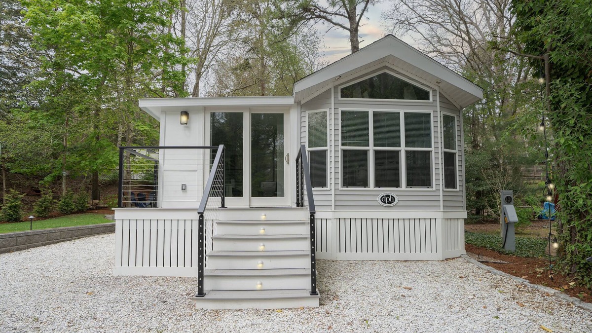 Sandwich House | Cottage w/ Firepit & beach access "Outdoor Dining Delight"