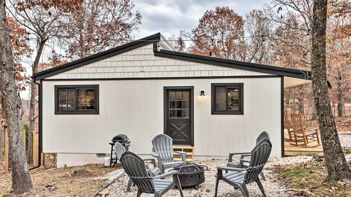 Osage Beach Cottage | Cottage w/Grill & Fire Pit in Osage Beach!