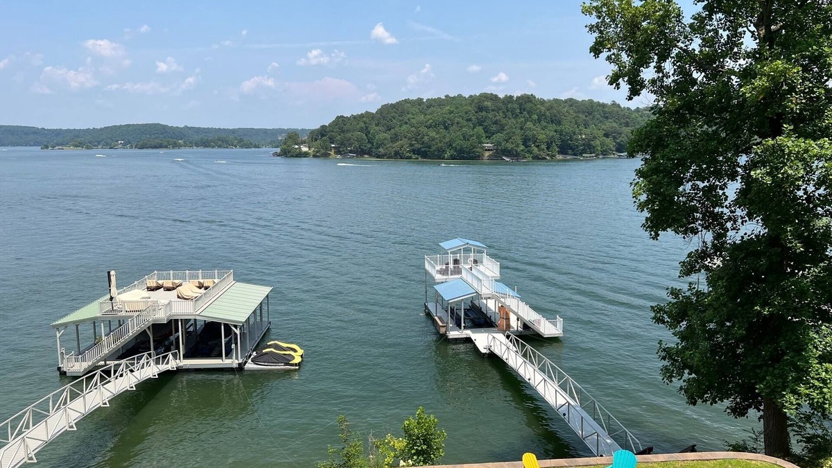 Crane Hill Cottage | Cottage with big water views Smith Lake. Firepit/Outdoor Games. Private Dock.