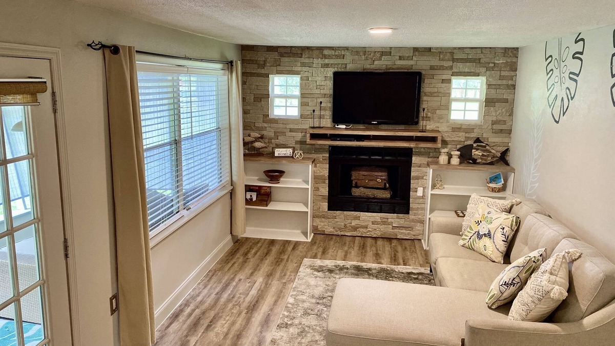 Bushnell Cottage | Cottage with boat ramp, close to hiking & bike trails