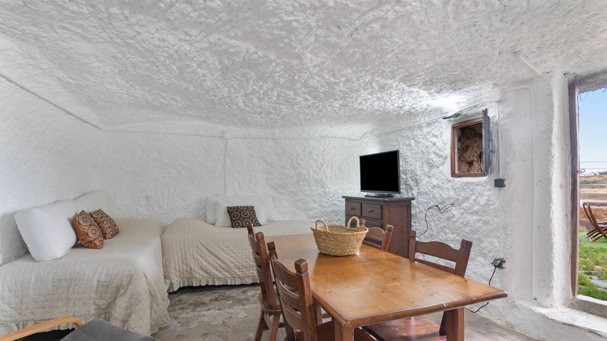 La Solana Cottage | Cottage with Cave, garden, trekking trails and city nearby