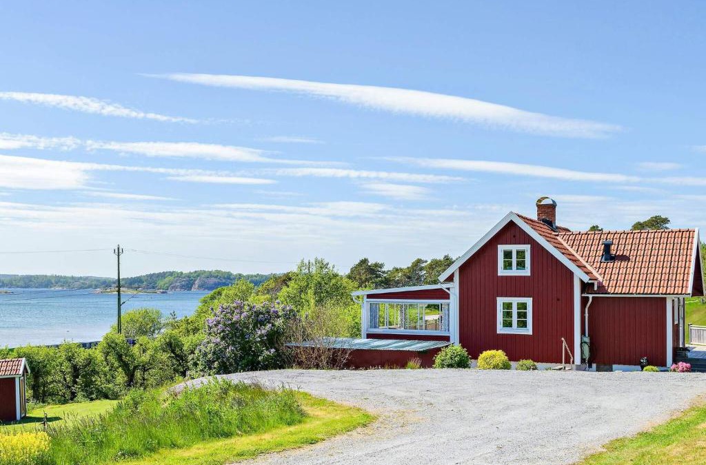 Stenungsund House | Cottage with Fjord View, Stenungsund