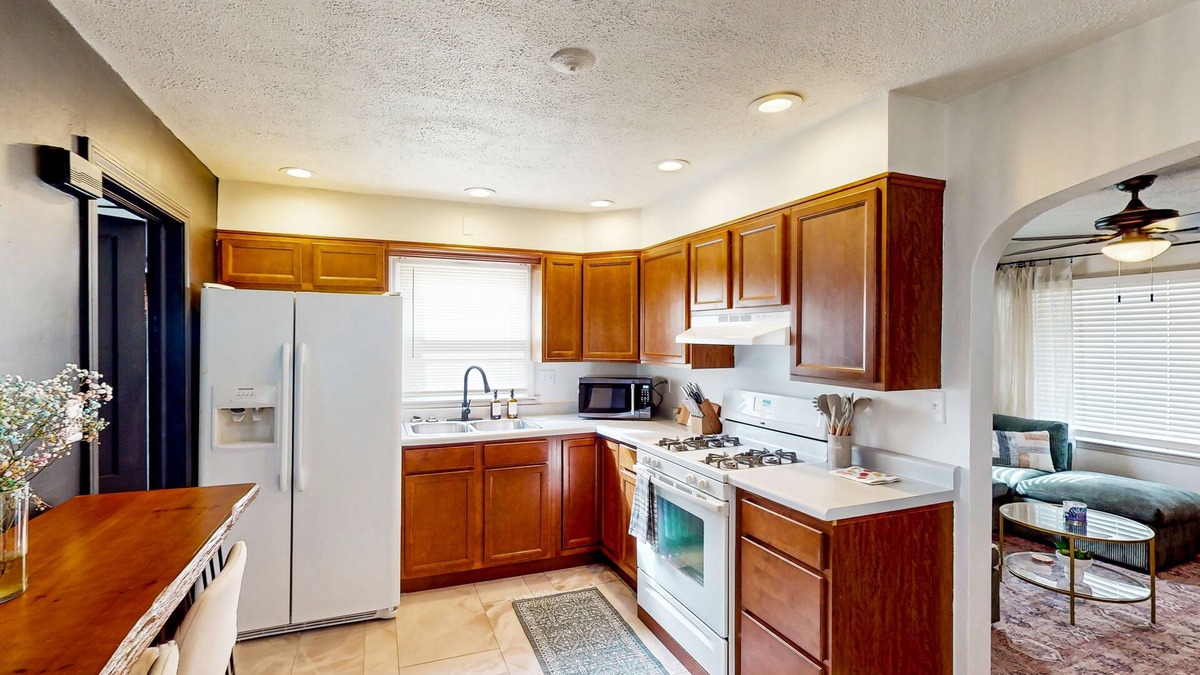 Indianapolis House | Cottage with front porch, fenced yard, washer/dryer, & AC - convenient location