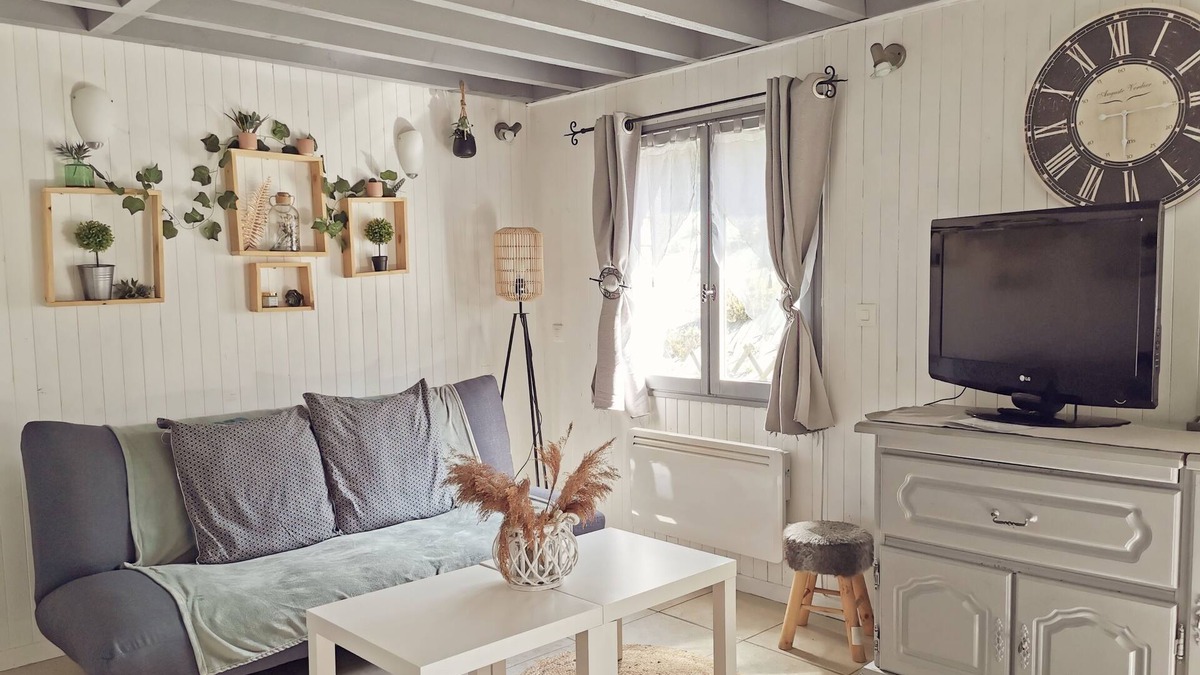 Ablon House | Cottage with garden in the countryside