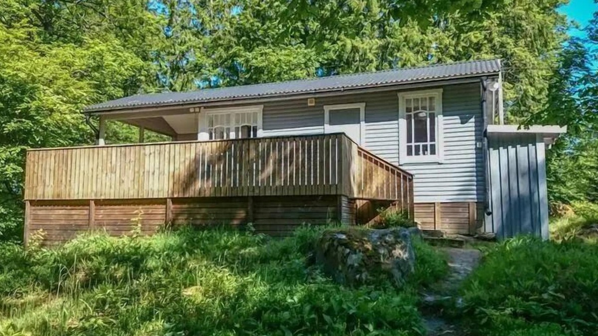 Hallaryd House | Cottage with hot tub