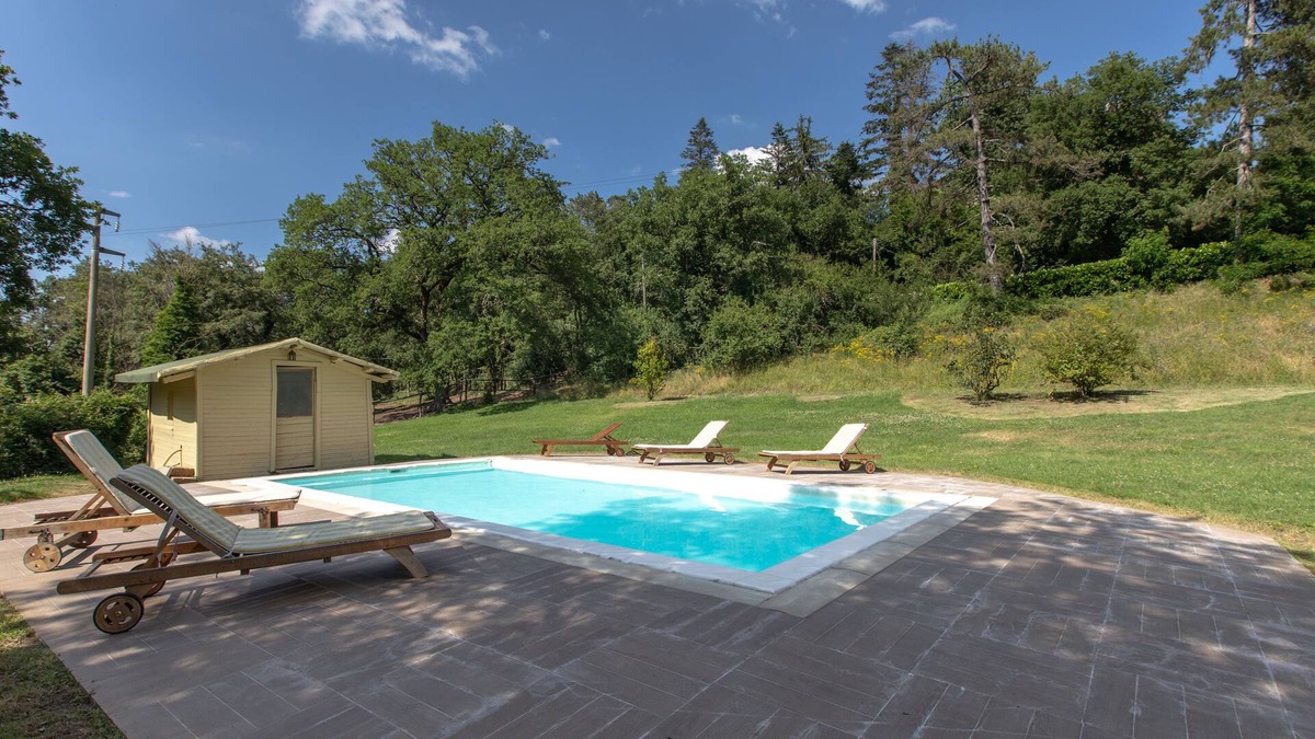 Grotte di Castro Cottage | Cottage with swimming pool, veranda, garden and private parking