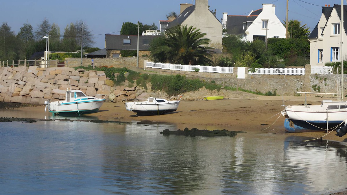 Lanmodez House | Cottage with Stunning Sea View, Direct Beach Access