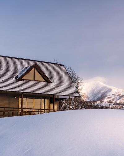 Niseko House | Cottage with views of the Niseko mountain range - Mountain View Niseko