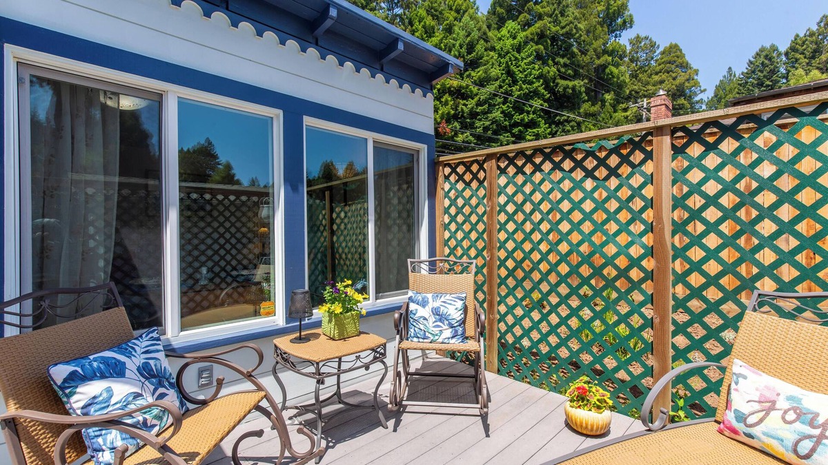 Arcata House | Cottagecore charm beside the redwoods—steps to trails, minutes to beaches and downtown Arcata.