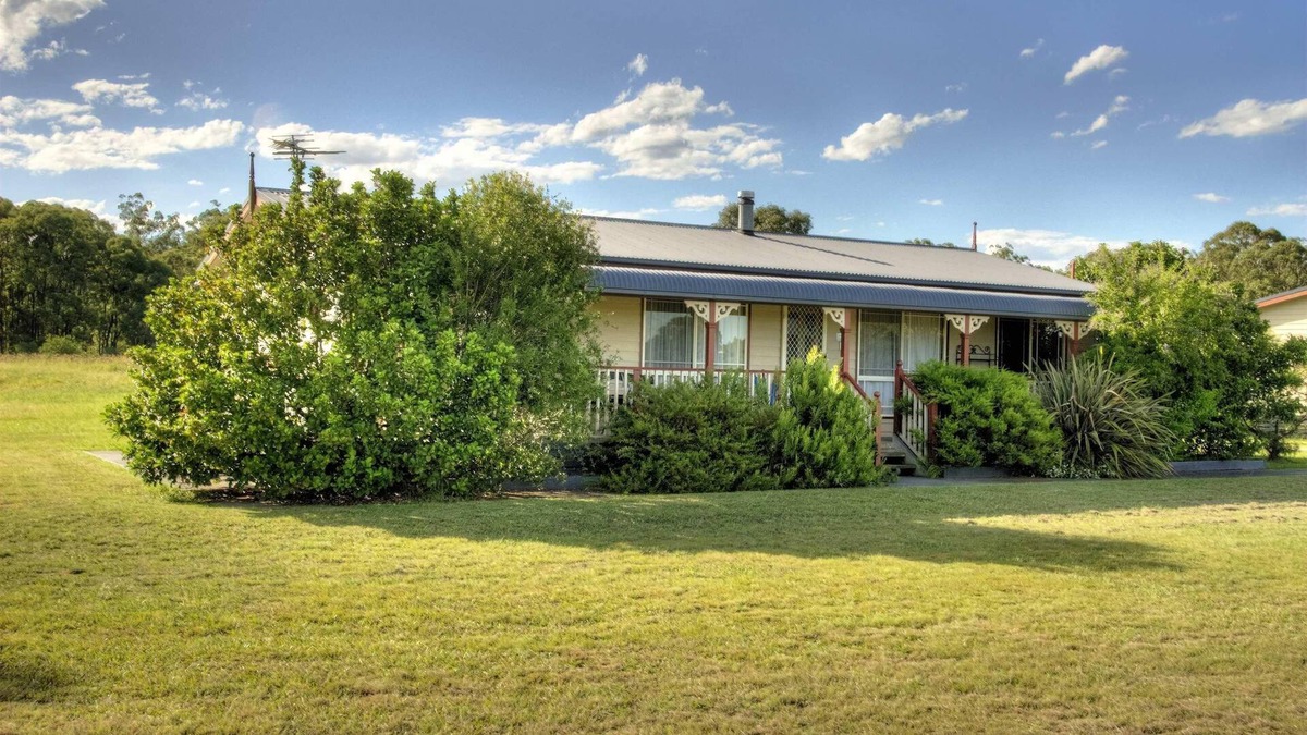 Lovedale Cottage | Cottages on Lovedale - No. 3 (2 bedroom) - 2 bedroom, 2 bathroom cottage in convenient Lovedale location