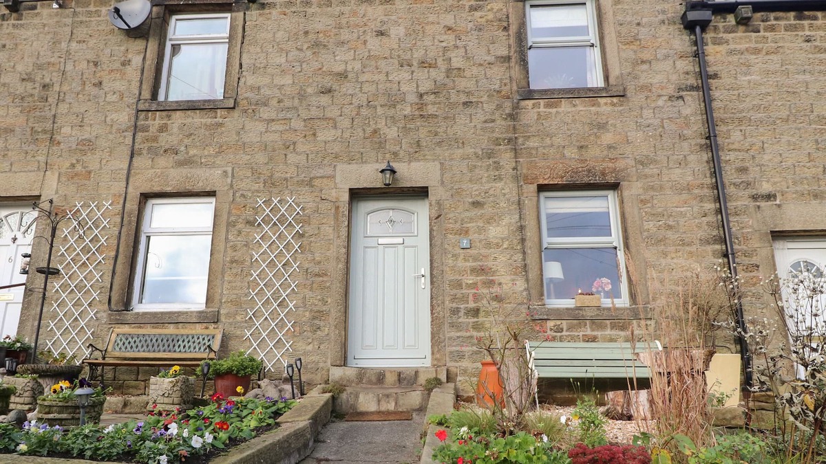 Preston Cottage | COTTON FOX COTTAGE, pet friendly, with open fire in Garstang