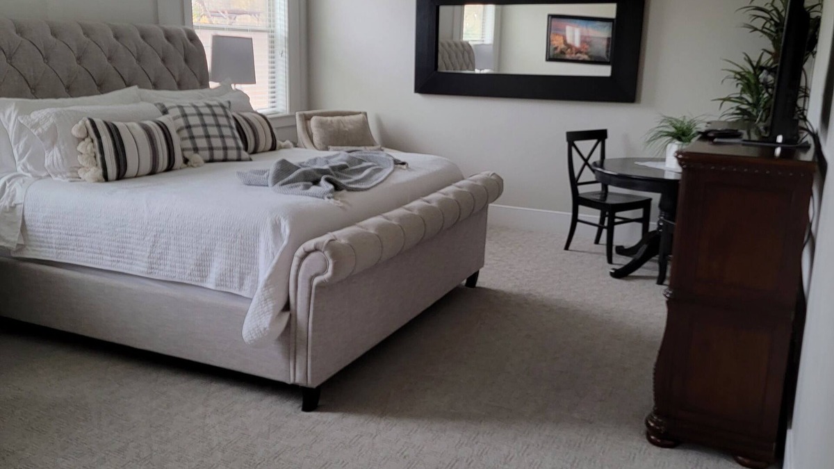St. George House | Cottonwood Crossing Retreat 7 King Bedrooms, SLEEPS 36 PARKING GALORE