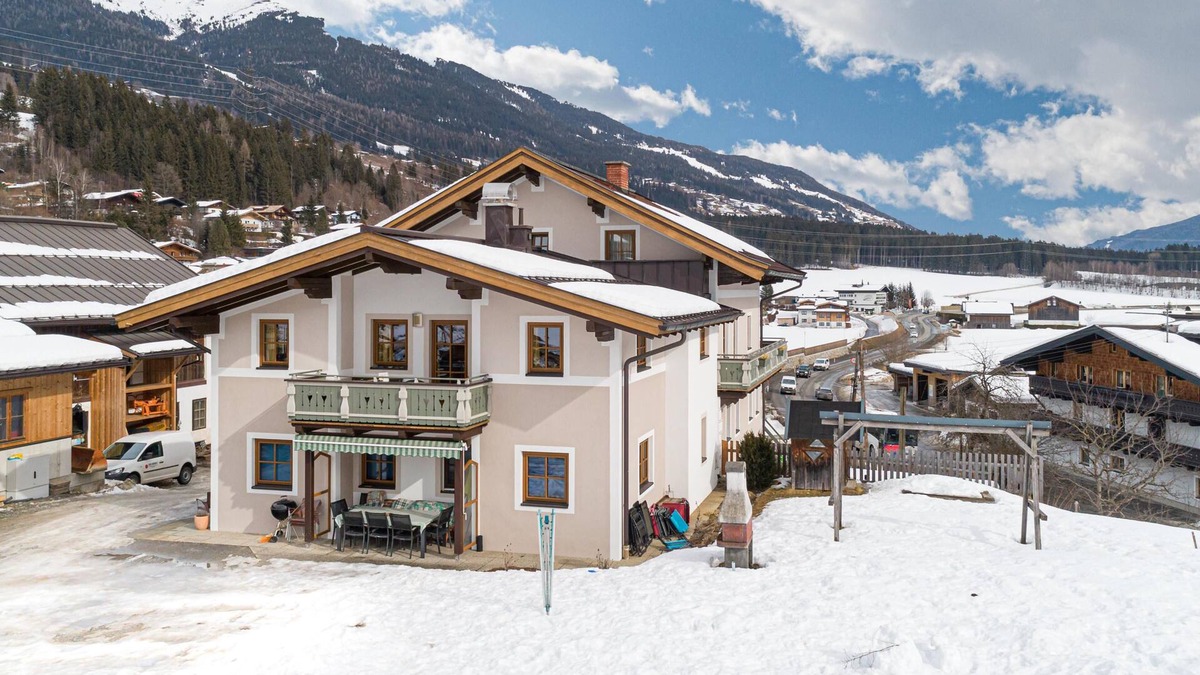 Schonbach House | Country house with garden near the ski lift