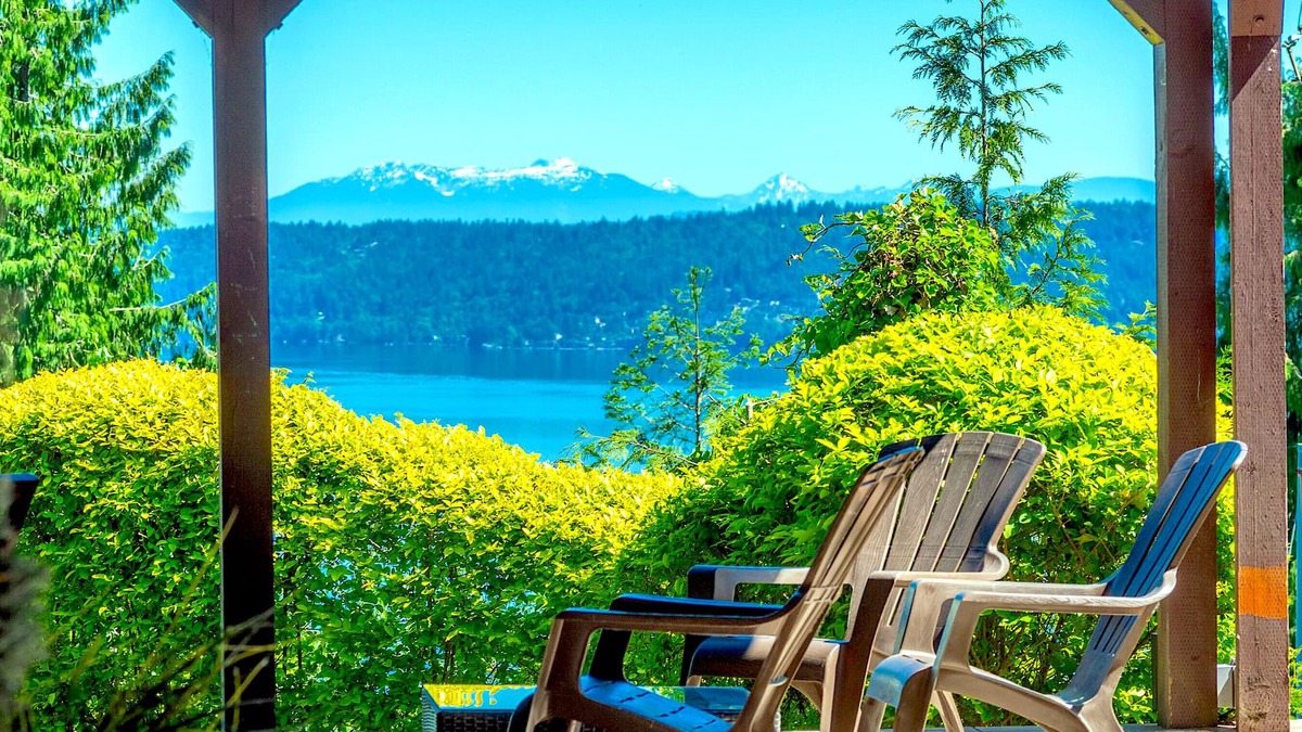 Eastgate House | Cougar Mountain Retreat with hot tub, sauna, and 3 floors of lake views!