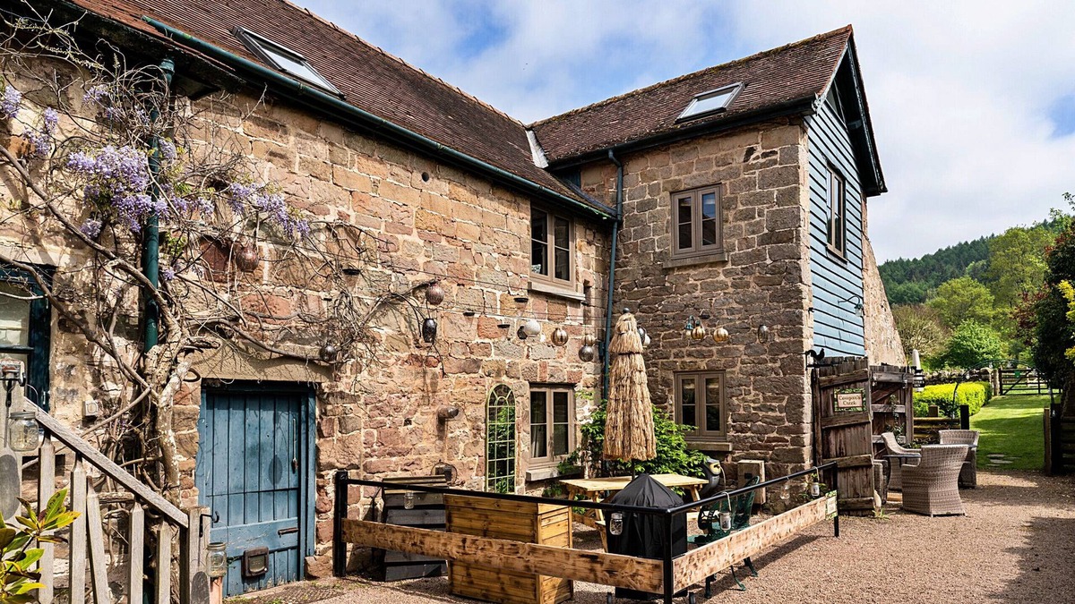 Ross-on-Wye Cottage | Cougars Creek - Exotic Animal Sanctuary