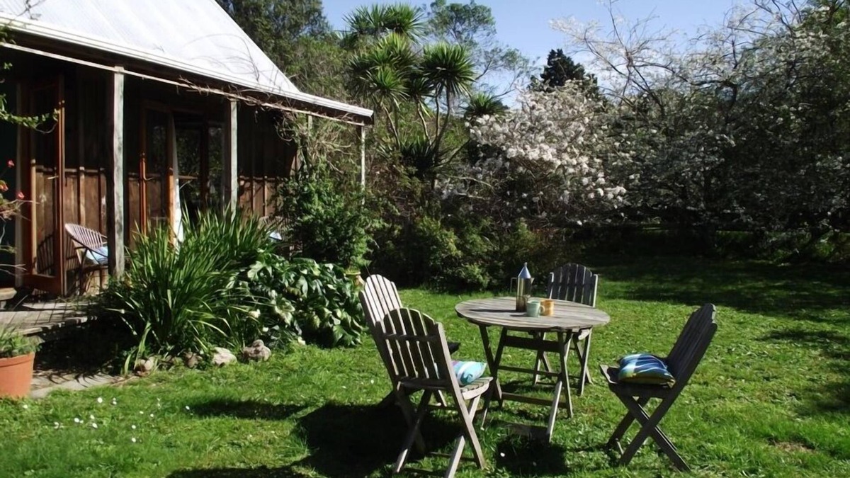 Tararua Forest Park Cottage | COUNTRY CHARM: Tranquil self-catering cottage