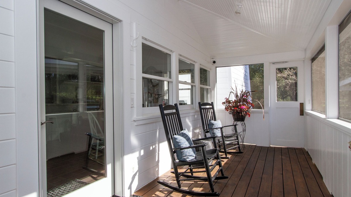 Healdsburg House | Country chic cottage and connected water tower next to Jordan winery