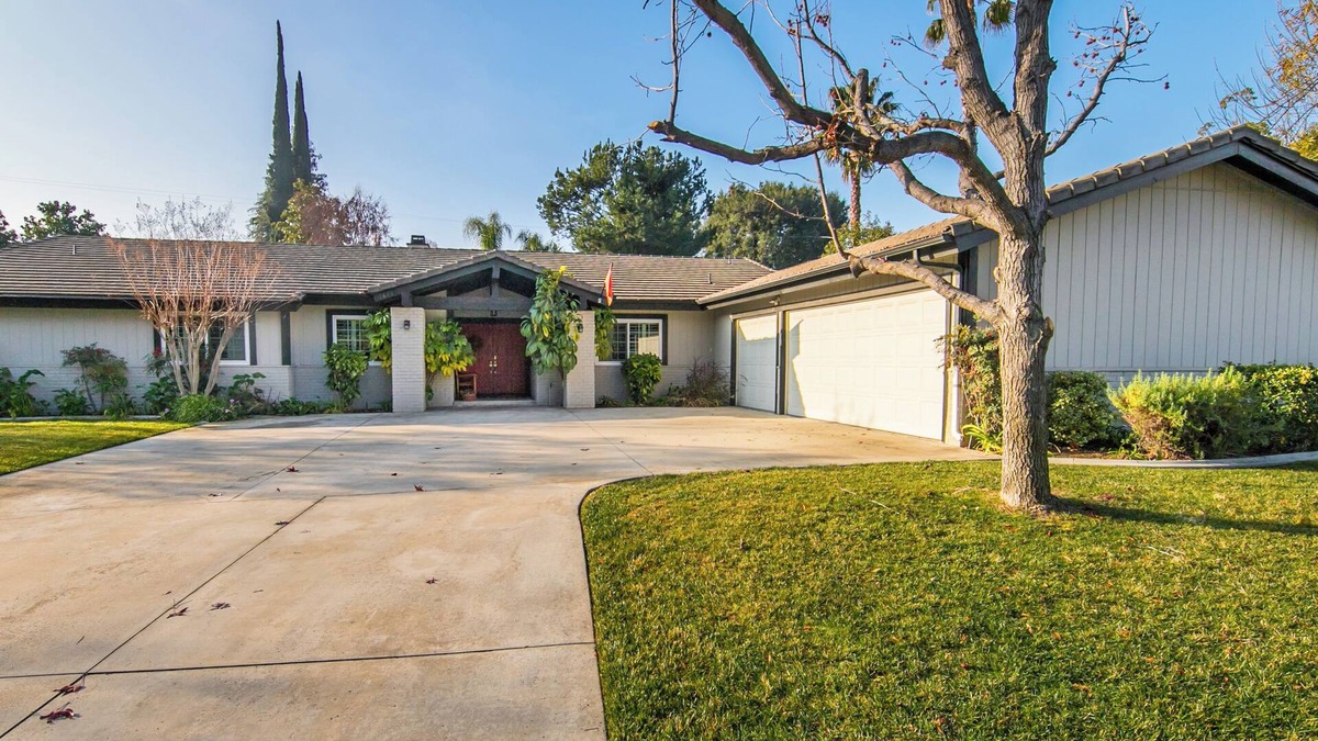 South Redlands House | Country Club-Adjacent Home w/Pool, Jacuzzi & More