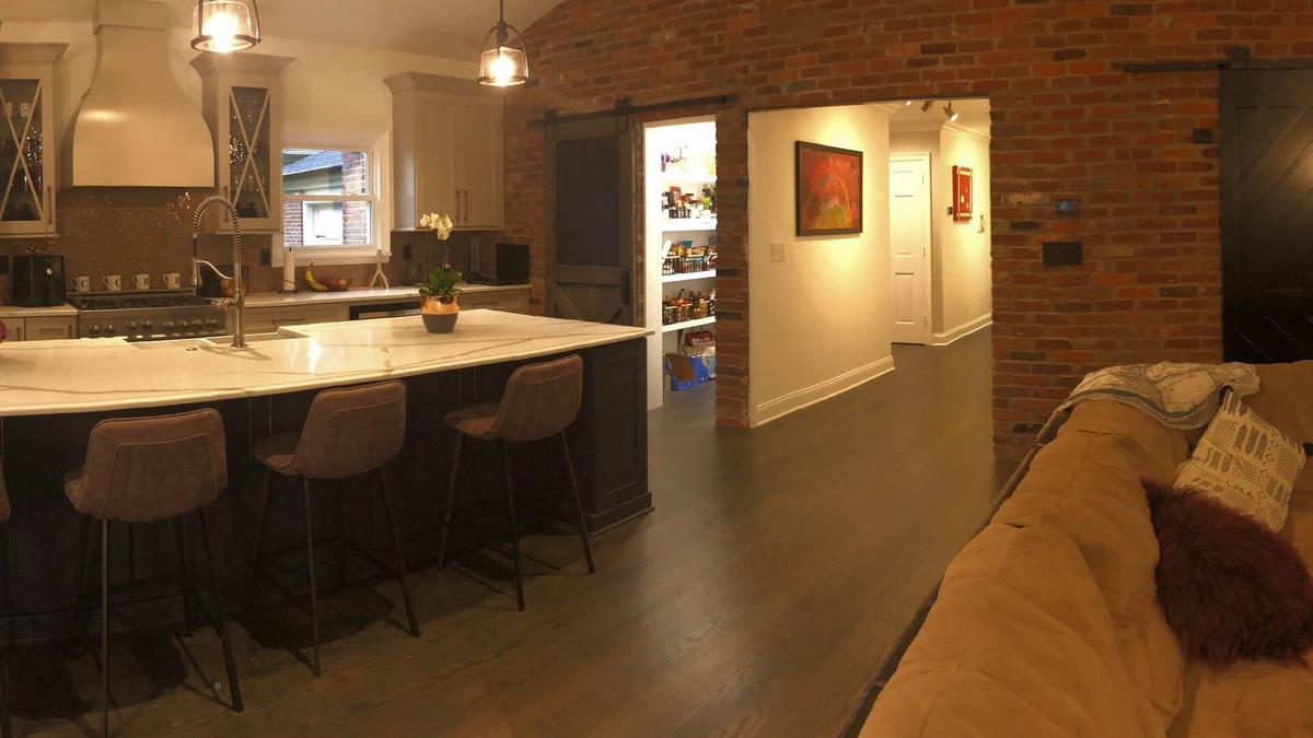 Hurstbourne House | Country Club Designer Home with Gym— Perfect for Derby & ISCO