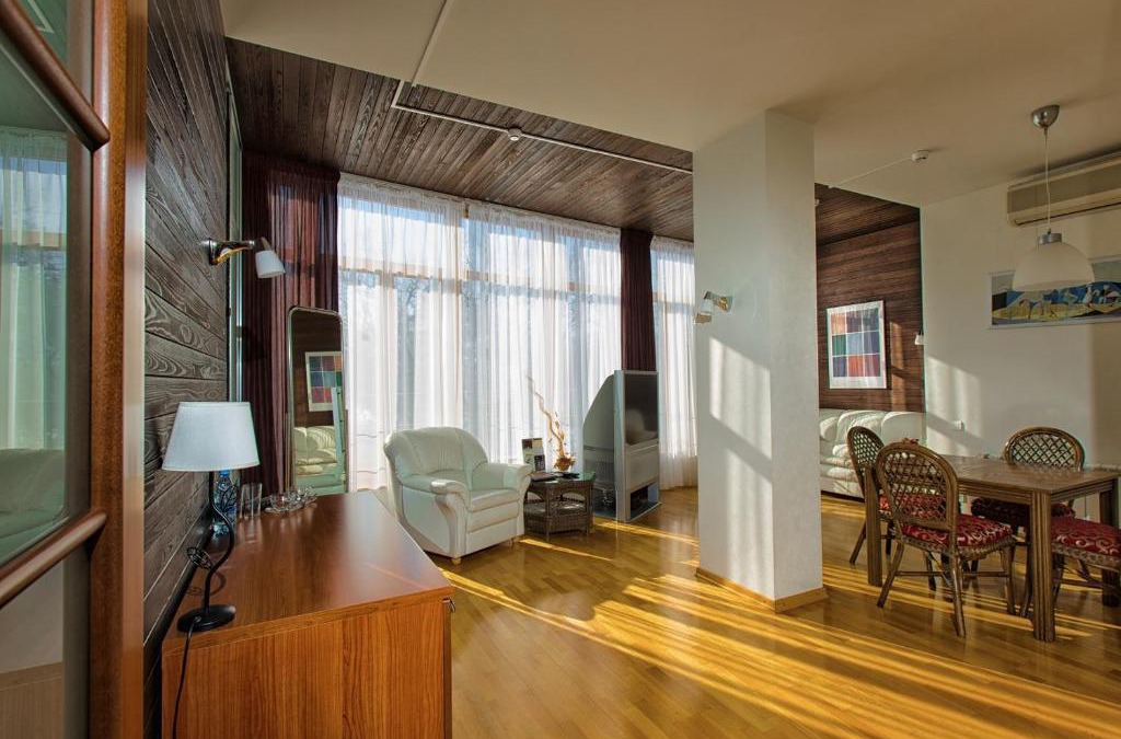 Vtoraya Pyatiletka Hotel | Country Club Neftyanik