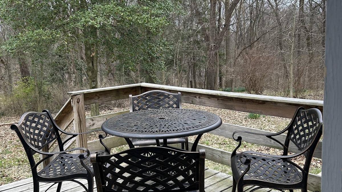 Hatfield Other | Country Comfort and Views - 10 minutes from restaurants.