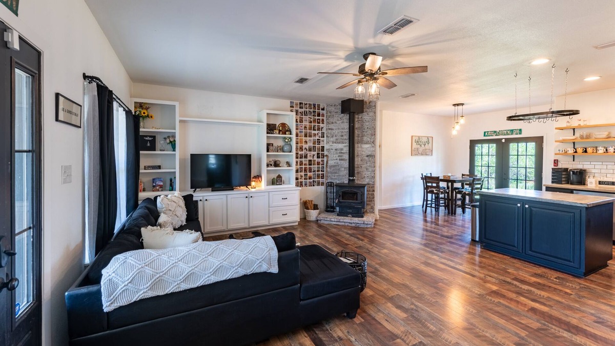 Hico House | Country Comfort with a Fireplace