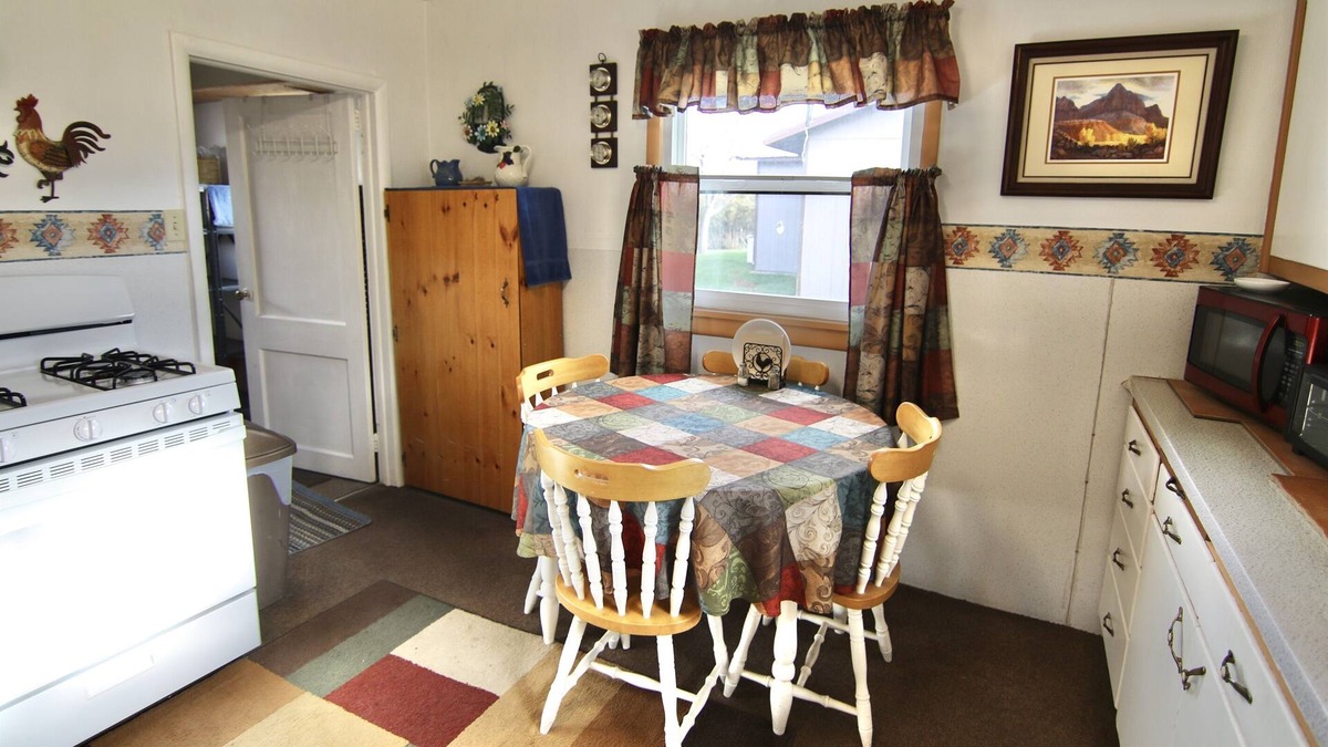Monticello Cottage | Country Cottage Great Location