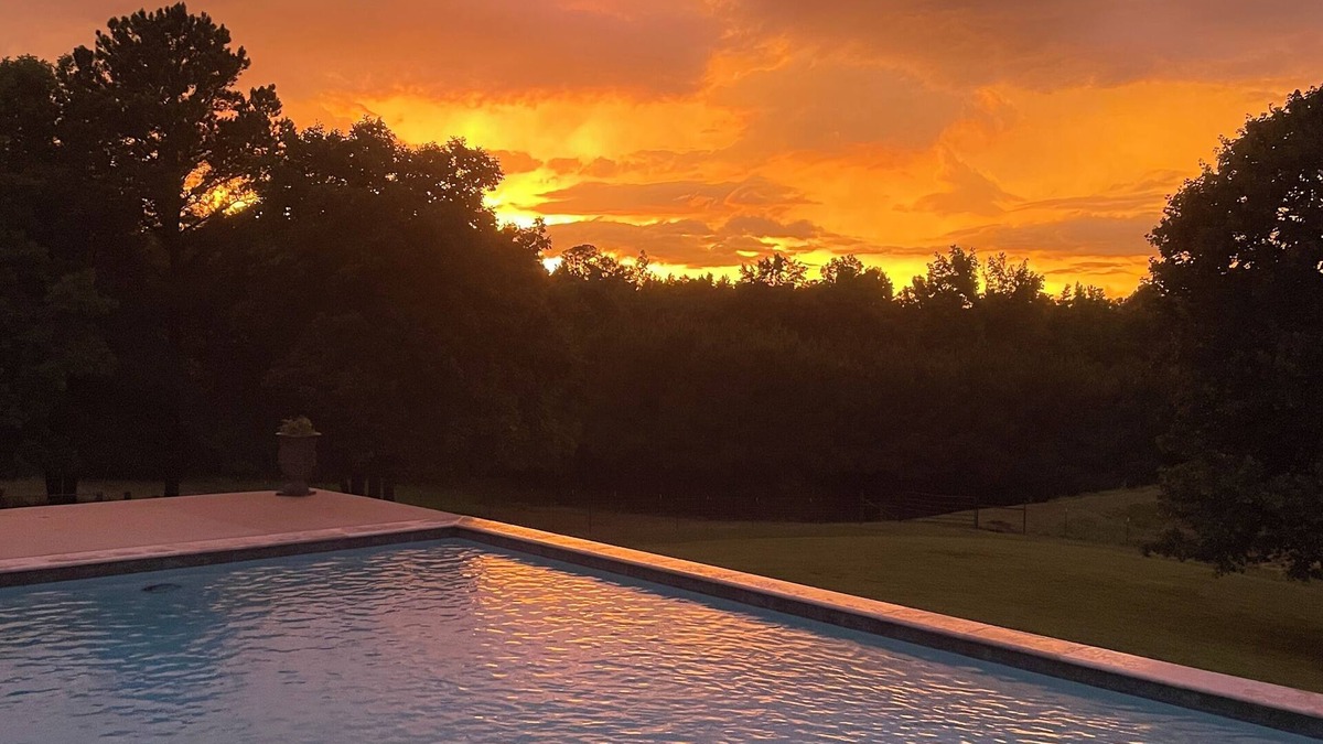 Lone Star Cottage | Country Cottage with WiFi and AC in lovely Daingerfield - fishing, swimming etc!