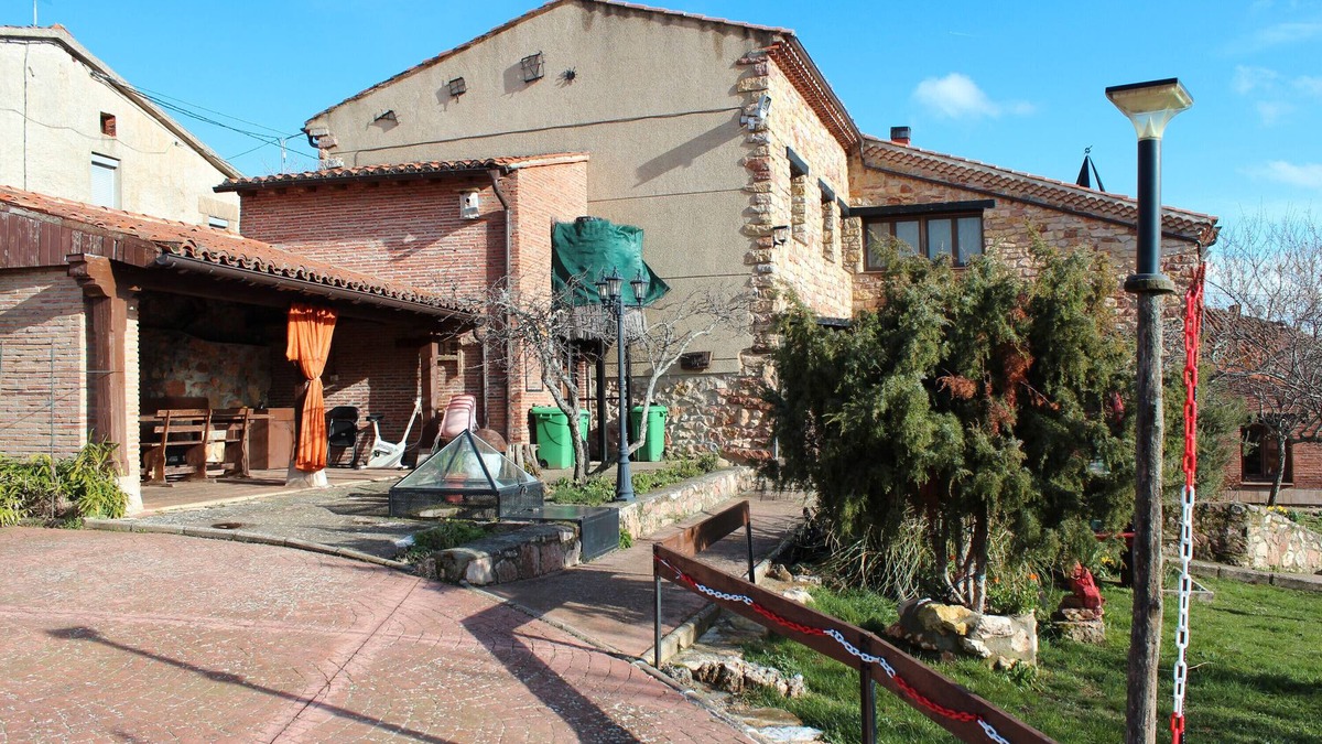 Espeja de San Marcelino House | Country House 'La Chimenea De Soria I' with Mountain Views, Shared Pool and Wi-Fi
