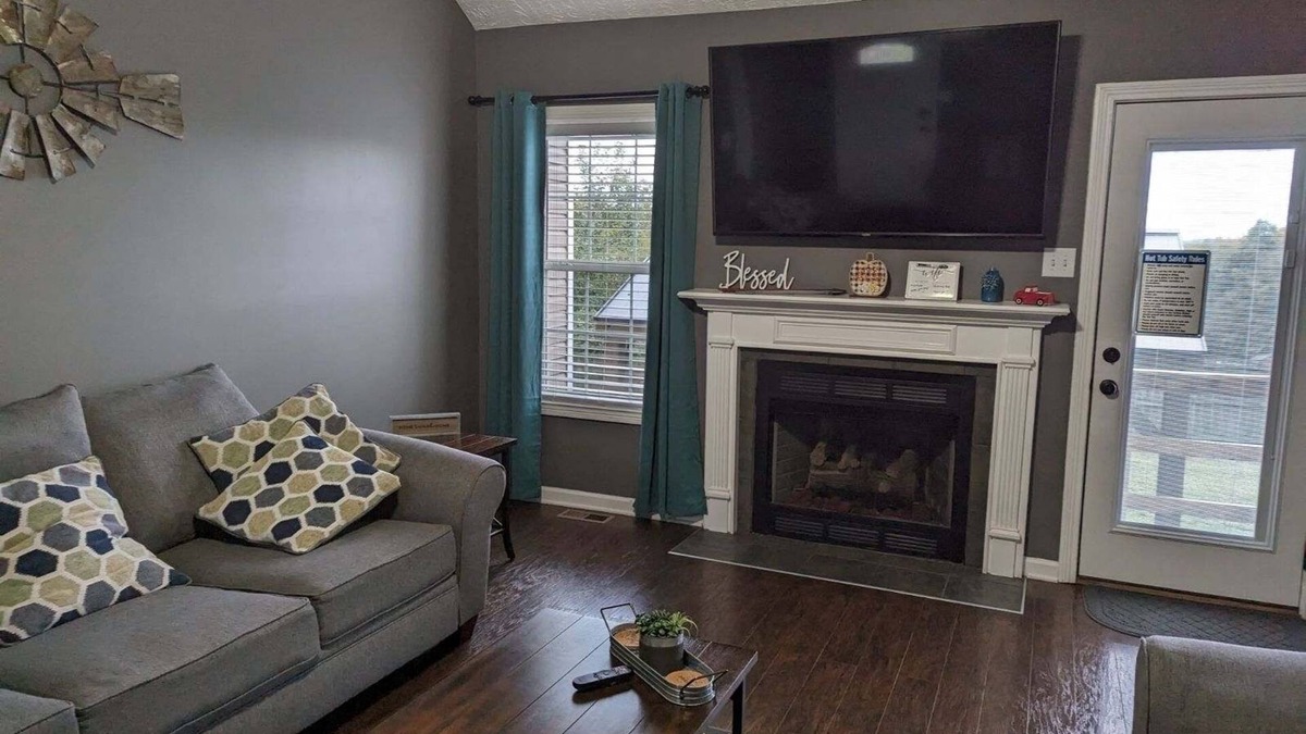 Montgomery County House | Country Escape with Jacuzzi & Private Yard in Southside