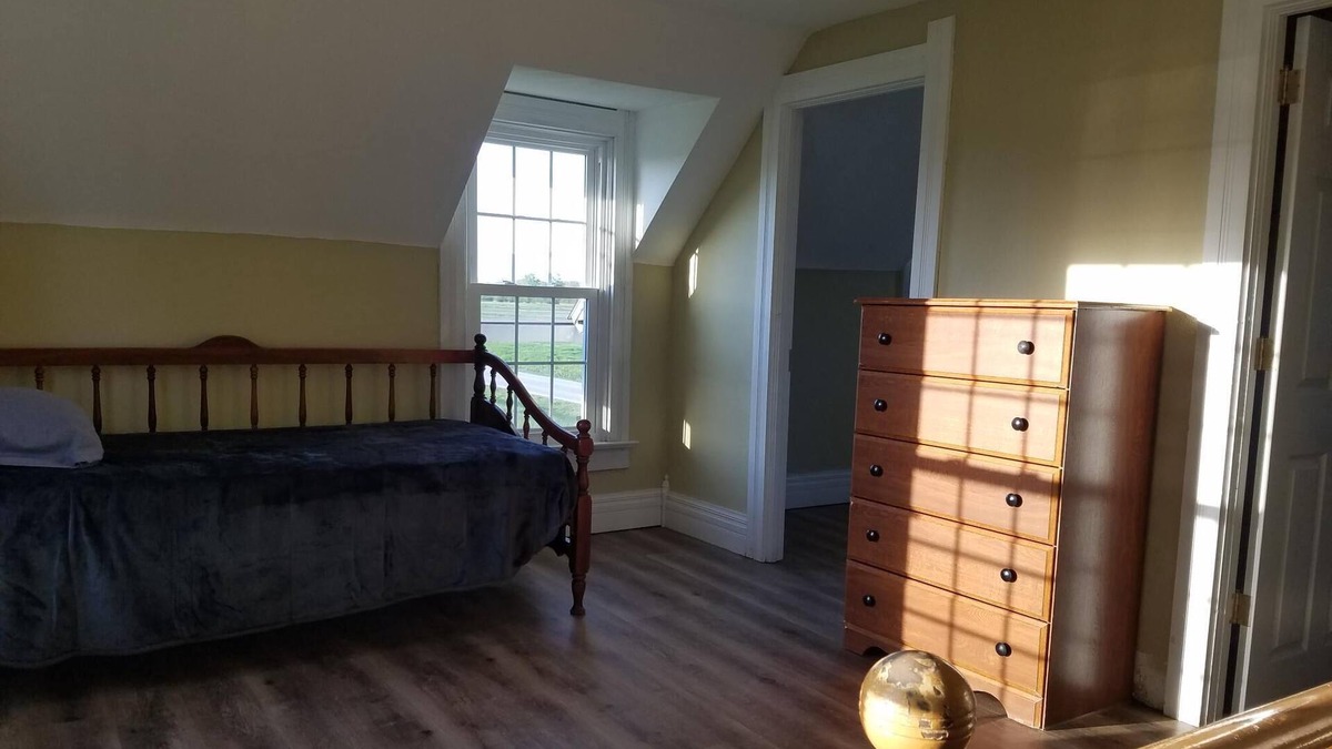 Gypsum House | Country farm house near Port Clinton perfect for fishing and Lake Erie getaways.