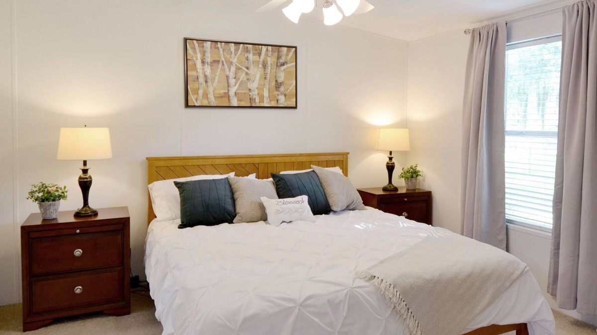 Fish Hawk Other | Country Farmhouse and Guesthouse, 7br/4ba, Sleeps 16 with Hot Tub