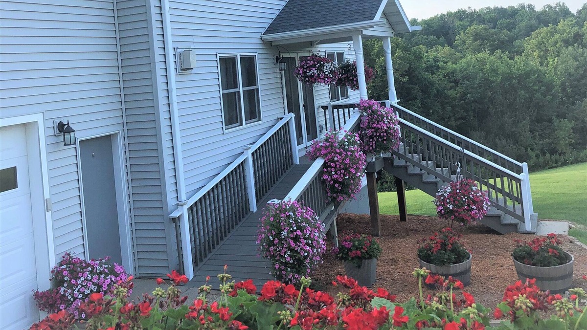 Westby House | Country Get Away- Private - Trees, fresh air, nature . no traffic ,