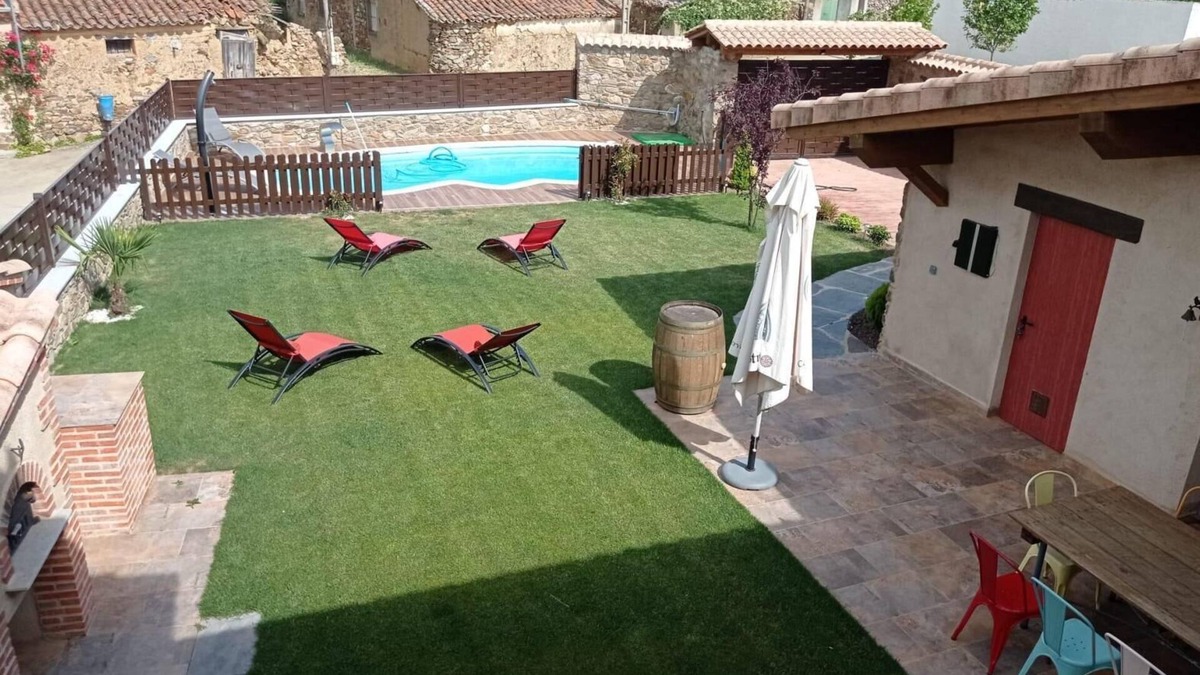 Sanchon de la Sagrada House | Country House 'Casa Rural Gorriones' with Private Pool, Private Garden and Wi-Fi