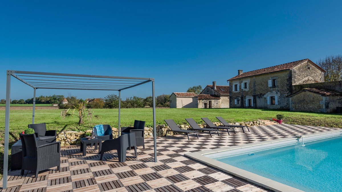Champagne-et-Fontaine House | Country house with private pool and lovely views