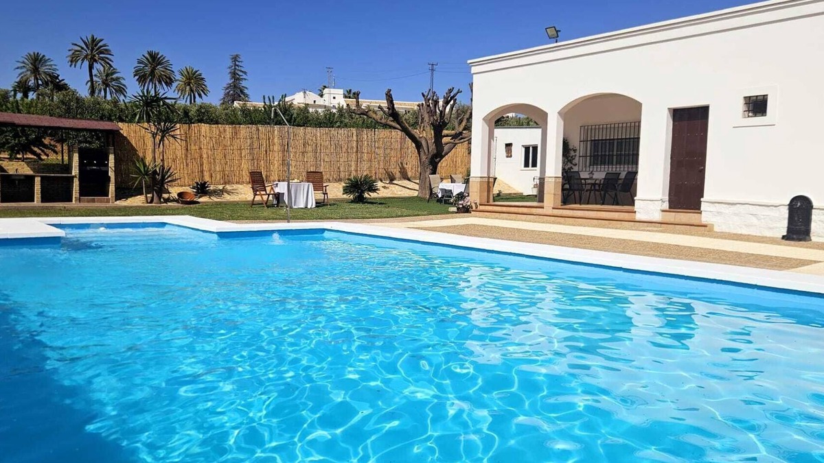 Marchena House | Country House 'Limones' with Private Pool, Wi-Fi and Air Conditioning