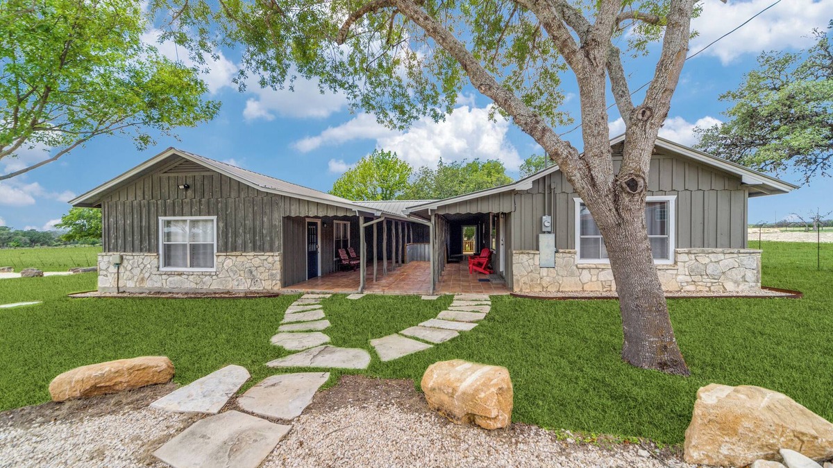 Comfort House | Country Home for that Relaxing Getaway on a Texas Hill Country Ranch