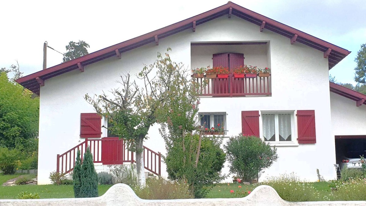 Briscous Villa | Country Home Near Beaches and Cities – Spacious, 4 Bedrooms, WiFi, Garden, Parking