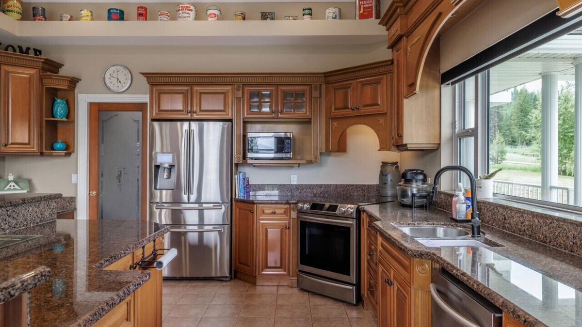 Southeast Kelowna House | Country Home near Myra Canyon Trail